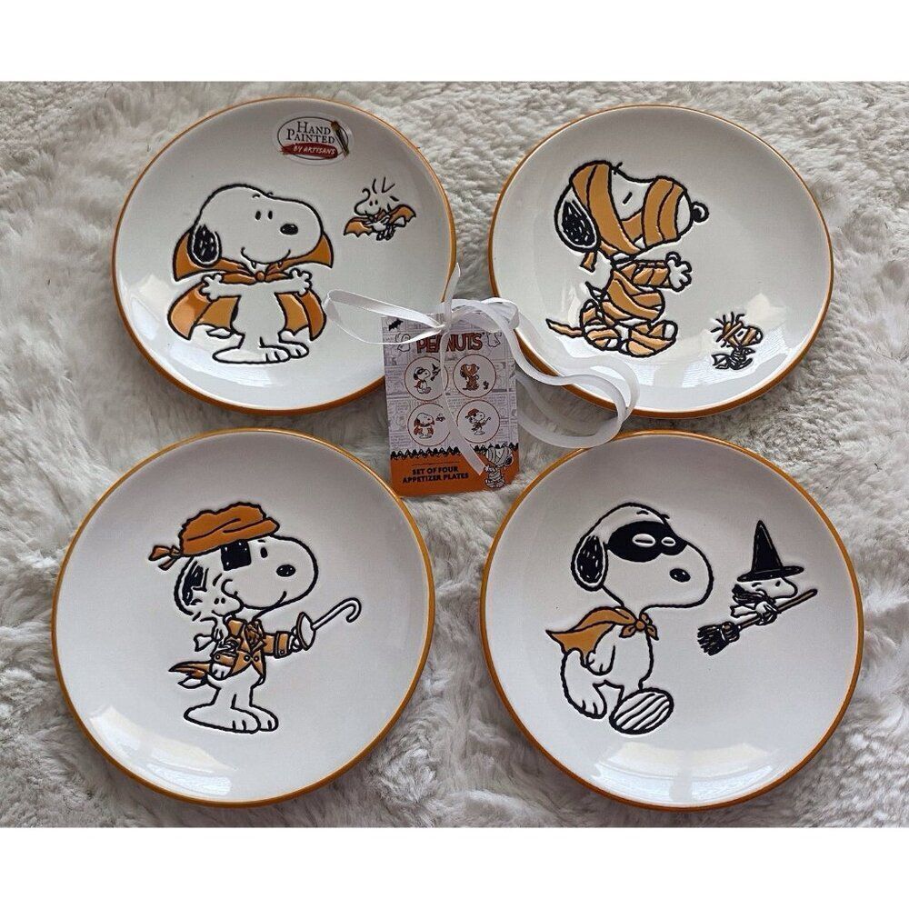 Set Of 4 Peanuts Snoopy Halloween Costumes Vampire Mummy 6" Appetizer Plates NEW